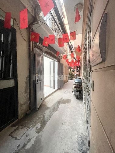 Nhà Khu Văn Miếu cho Gia Đình Thuê -Diện Tích 80m2  Điện Nước Giá Dân 