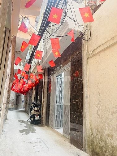 Nhà Khu Văn Miếu cho Gia Đình Thuê -Diện Tích 80m2  Điện Nước Giá Dân 
