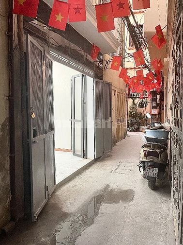 Nhà Khu Văn Miếu cho Gia Đình Thuê -Diện Tích 80m2  Điện Nước Giá Dân 