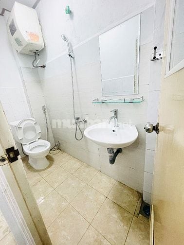 Nhà Khu Văn Miếu cho Gia Đình Thuê -Diện Tích 80m2  Điện Nước Giá Dân 