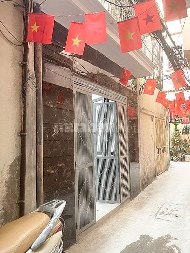 Nhà Khu Văn Miếu cho Gia Đình Thuê -Diện Tích 80m2  Điện Nước Giá Dân 