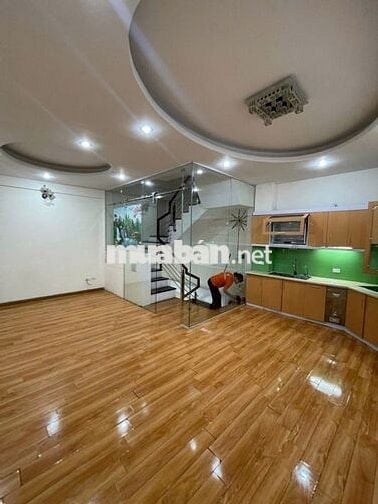 Gần Tây Hồ, LÔ GÓC - 42m2 x 6MT x 5T , Nhà mới tinh . Ở ngay !