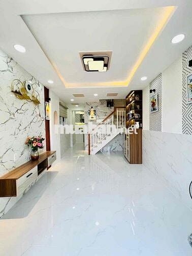 nhà mới hoàn thiện. trung tâm Q8. shr chính chủ, chỉ hơn 3t