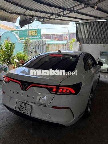 Vinfast Lux A Base 2020 Trắng 40k km