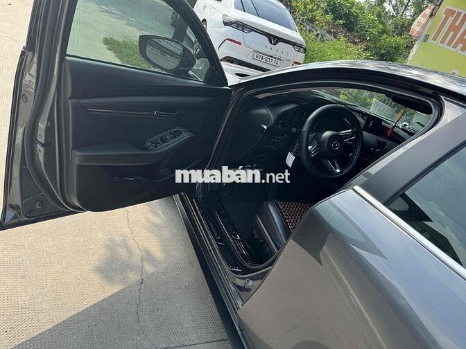 Mazda 3 Luxury 2022 Xám 5 chỗ xăng
