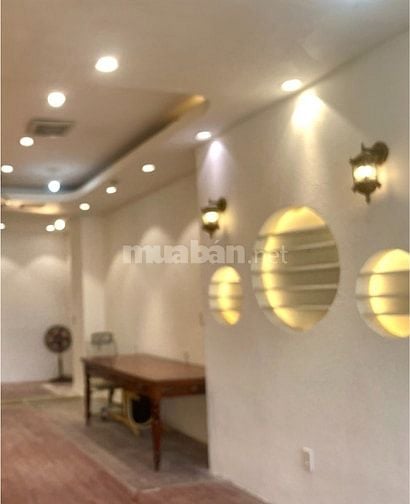 Chính chủ cho thuê, 50Tr/tháng, MT 198 CMT8 P10 Q3, DTSD 220m2, 5 tầng