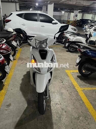 Honda Vision Trắng Xăng