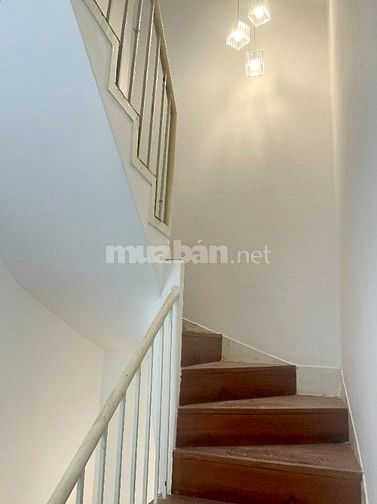 Chính chủ cho thuê, 50Tr/tháng, MT 198 CMT8 P10 Q3, DTSD 220m2, 5 tầng