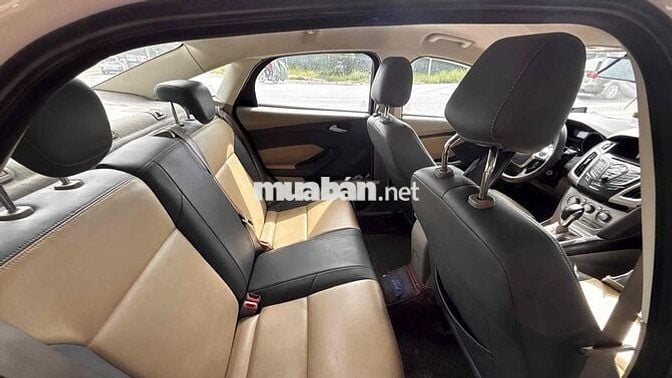 Ford Focus Trắng Tự động 5 chỗ