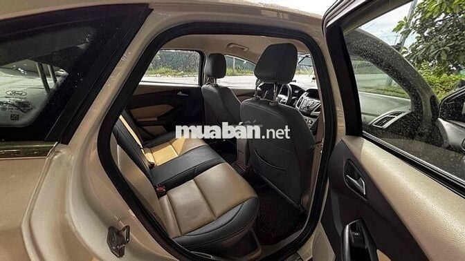 Ford Focus Trắng Tự động 5 chỗ