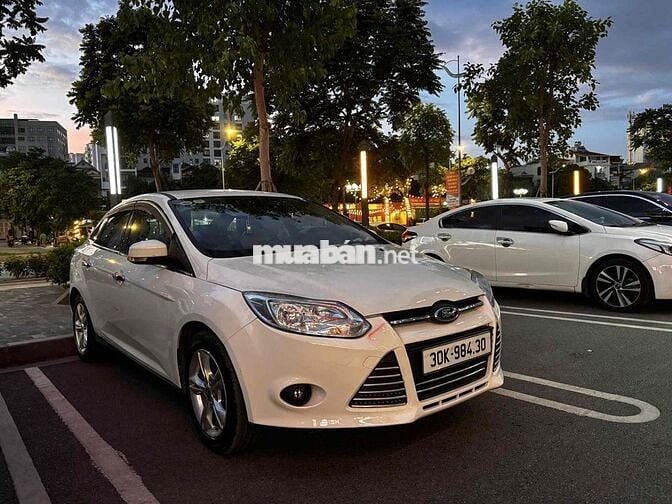 Ford Focus Trắng Tự động 5 chỗ