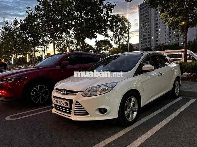 Ford Focus Trắng Tự động 5 chỗ