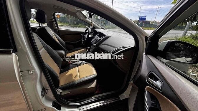 Ford Focus Trắng Tự động 5 chỗ