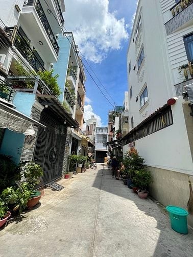 Hot, Bán gấp Nhà riêng Đất Mới BTân, 40m2, 2 tầng mới đẹp, hẻm xe hơi