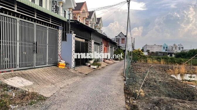 ĐẤT GIÁP RANH BÌNH CHÁNH – LONG AN, AI CŨNG TƯỞNG XA NHƯNG 3 BƯƠC
