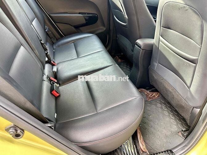 Kia Morning GTline 2022 vàng chanh