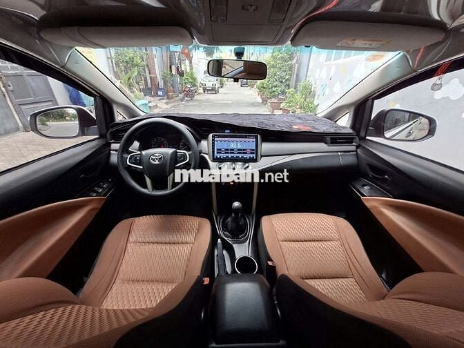 Toyota Innova Trắng Đời 2019 Bản E