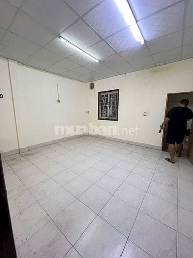 Lãnh Binh Thăng- Cư Xá Bình Thới Q11. DT : 4.5 x 14m . 3 Tầng 18 trệu