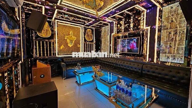 Nhân viên phục vụ quán karaoke ở Thủ Đức
