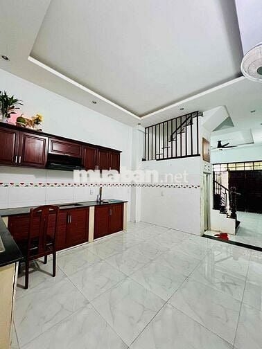 Cho Thuê Nhà DT 4x14 1Trệt 1Lầu 2Pn 2Wc Hẻm Xe Ba Gác Điện 4k Nước 17k