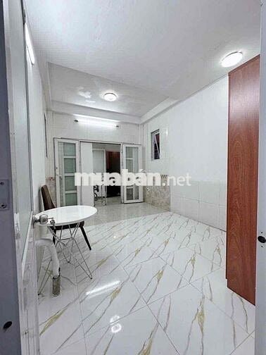 Phòng trọ giá rẻ gần Q5 ban công cửa sổ gần Đại Học Y Dược, ĐH Mở mới