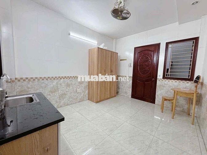 Phòng trọ giá rẻ gần Q5 ban công cửa sổ gần Đại Học Y Dược, ĐH Mở mới