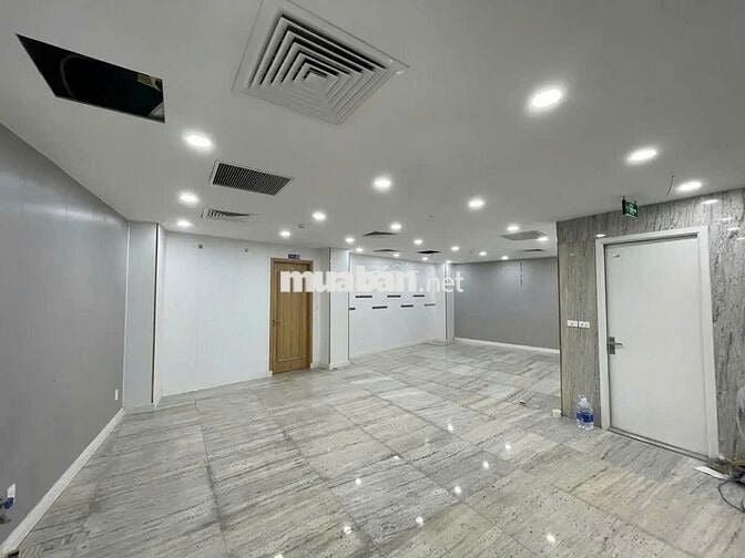 🏢 Cho Thuê VP 300m² MP Khúc Thừa Dụ, Cầu Giấy, Hầm để Xe, 2 Thang Máy.