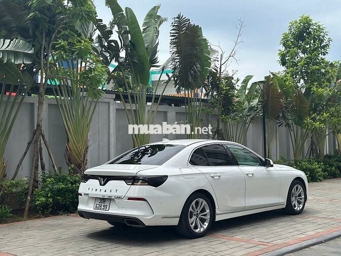VinFast Lux A2.0 Plus 2022 Trắng 6.800 km
