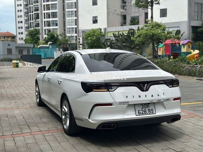 VinFast Lux A2.0 Plus 2022 Trắng 6.800 km