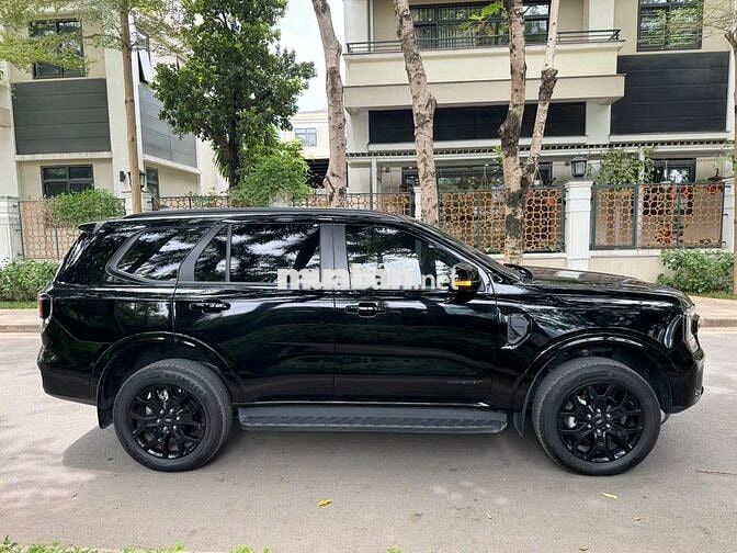 Ford Everest Sport 2024 2.0L 4x2 Đen 23.000 km