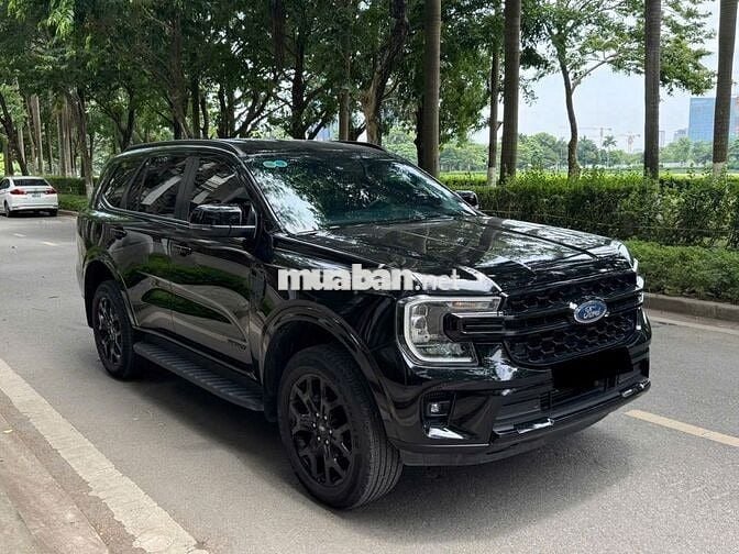 Ford Everest Sport 2024 2.0L 4x2 Đen 23.000 km