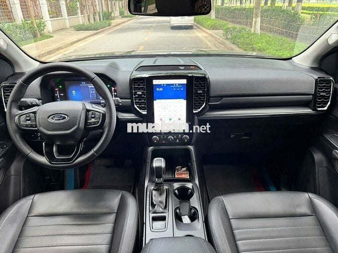 Ford Everest Sport 2024 2.0L 4x2 Đen 23.000 km