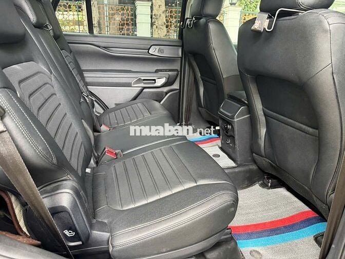 Ford Everest Sport 2024 2.0L 4x2 Đen 23.000 km