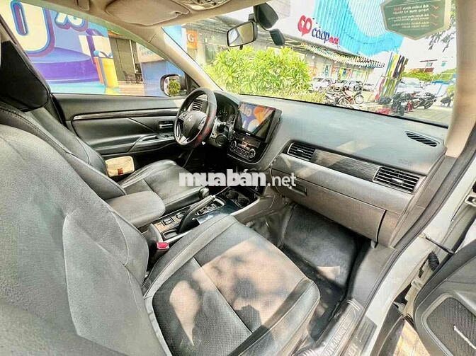 Mitsubishi Outlander 2.0L Premium 2019 Trắng