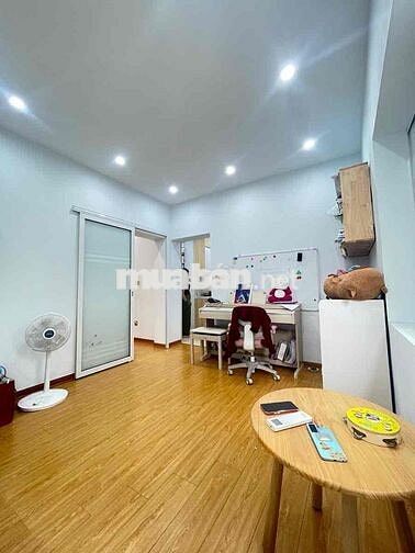 Bán TT Thành Công, căn góc 42/80m 2 ngủ 2wc, chủ tặng full NT ở ngay