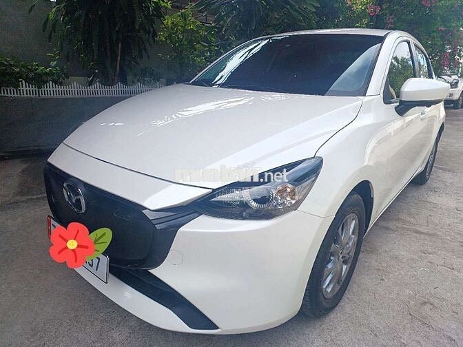 Mazda 2 2025 Trắng 2500 km Nỉ