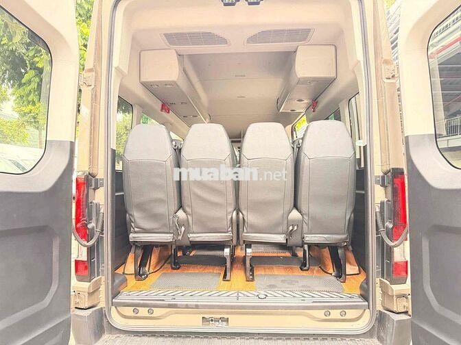 Ford Transit Premium 2024 16 chỗ Vàng cát 26.750 k