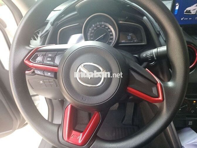 Mazda 2 2025 Trắng 2500 km Nỉ