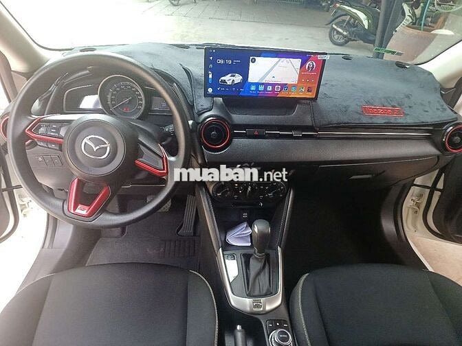 Mazda 2 2025 Trắng 2500 km Nỉ
