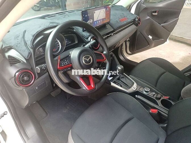 Mazda 2 2025 Trắng 2500 km Nỉ