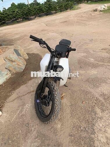 Honda Cub độ Đen, Trắng Đã sử dụng