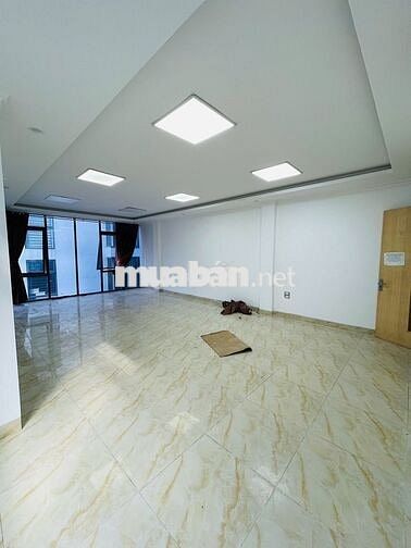 Tòa nhà phố Nguyễn Khang  70m2 xây 7 tầng lô góc thang máy thông sàn