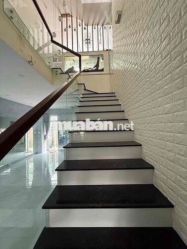 Cho thuê nhà 1 trệt 2 lầu, có nội thất sẵn, giá 13 triệu/ tháng