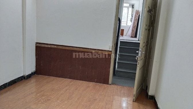 Cho thuê phòng 2n 1wc 45m2 tầng 3 mặt phố Đội Cấn, Ba Đình full đồ 5tr