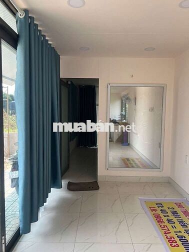 CHO THUÊ NHÀ  + 1600M2 ĐẤT 2 MẶT TIỀN, NGAY CỔNG CHÍNH  SB LONG THÀNH