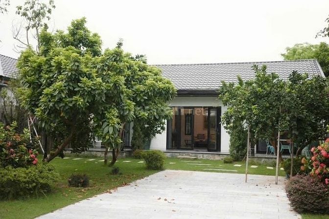 Cho thuê Villa sân vườn 600m2 view sông Hồng - Phú Thượng, Tây Hồ