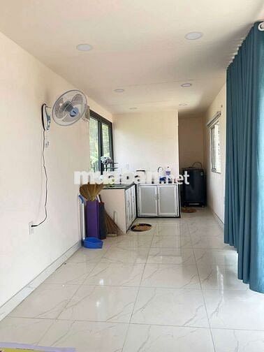 CHO THUÊ NHÀ  + 1600M2 ĐẤT 2 MẶT TIỀN, NGAY CỔNG CHÍNH  SB LONG THÀNH