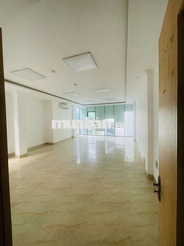 Tòa nhà phố Nguyễn Khang  70m2 xây 7 tầng lô góc thang máy thông sàn