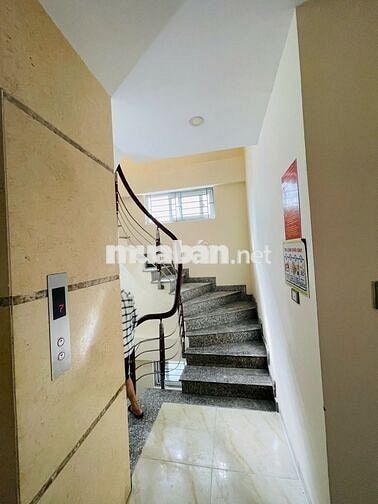 Tòa nhà phố Nguyễn Khang  70m2 xây 7 tầng lô góc thang máy thông sàn