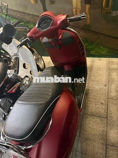 Piaggio Vespa GTS Nhập khẩu màu Đỏ